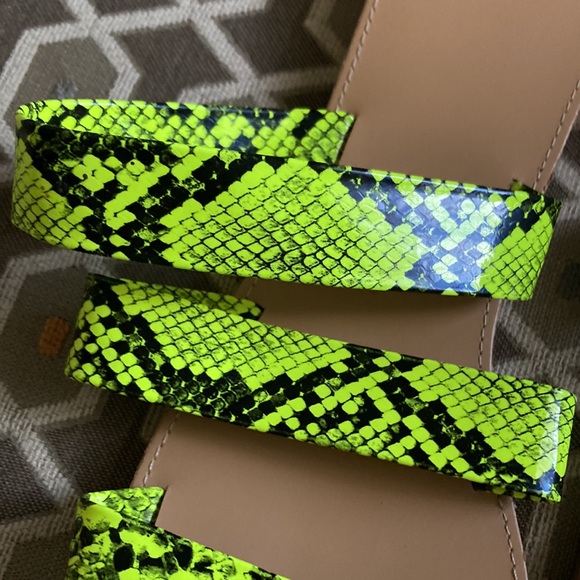 Sandals New with snake print detail print size 10 - Picture 3 of 3